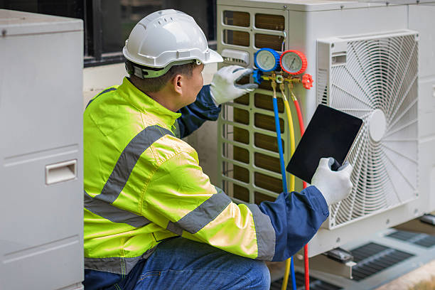 Professional Hvac technician working in Pearl, MS